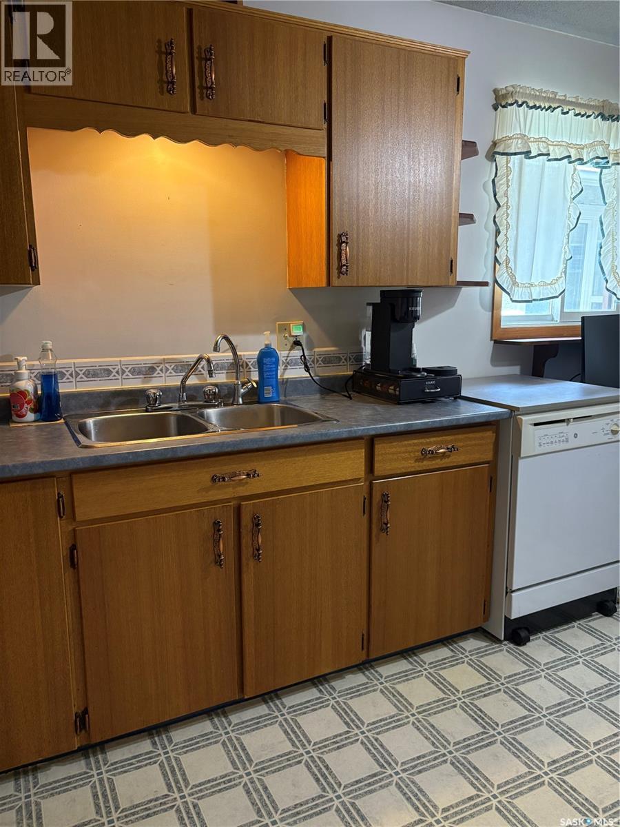 1058 MONTAGUE STREET - 6