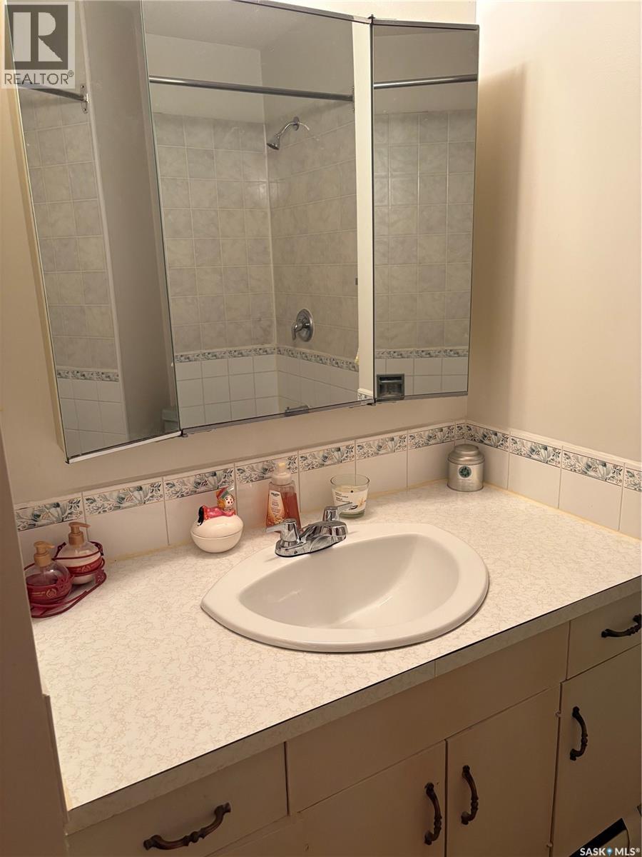 1058 MONTAGUE STREET - 9