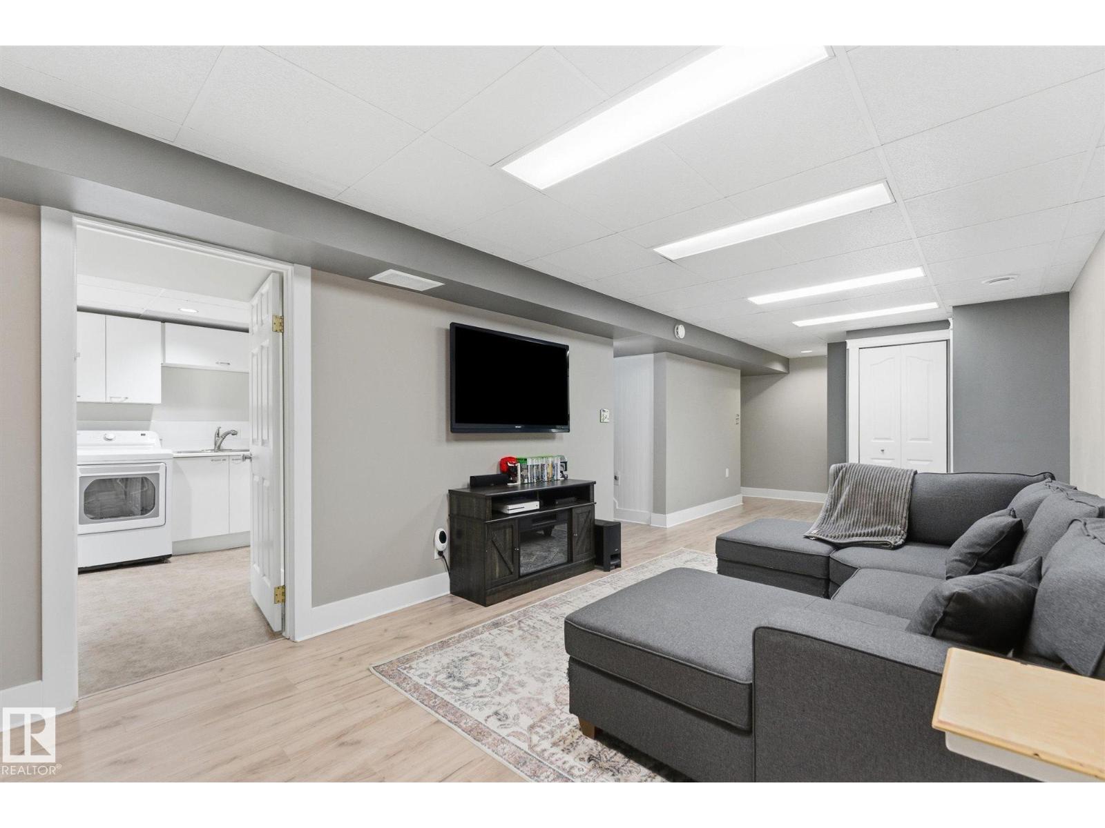 5400 49 ST - 24