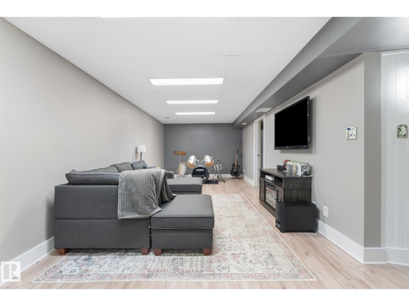 5400 49 ST - 25