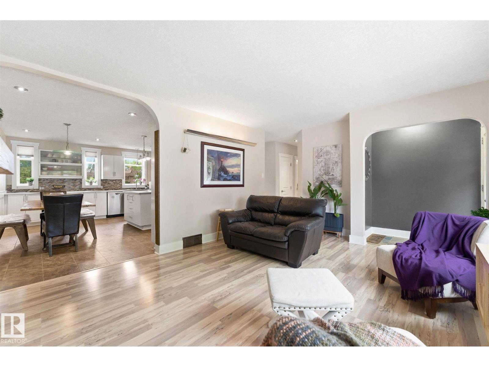 5400 49 ST - 4