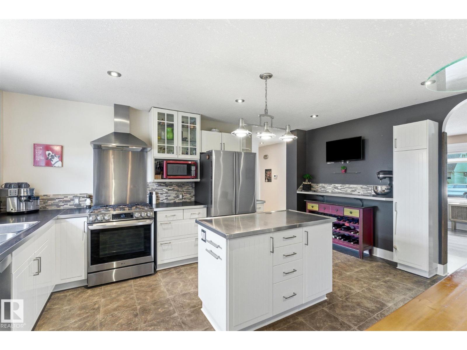 5400 49 ST - 5