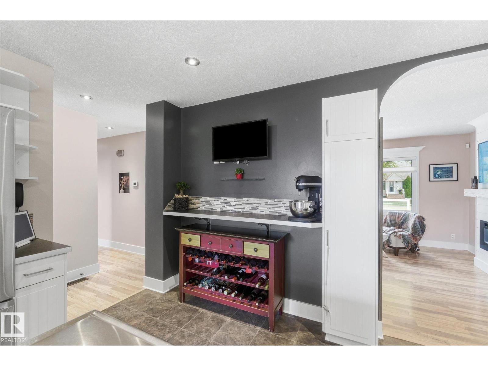 5400 49 ST - 9