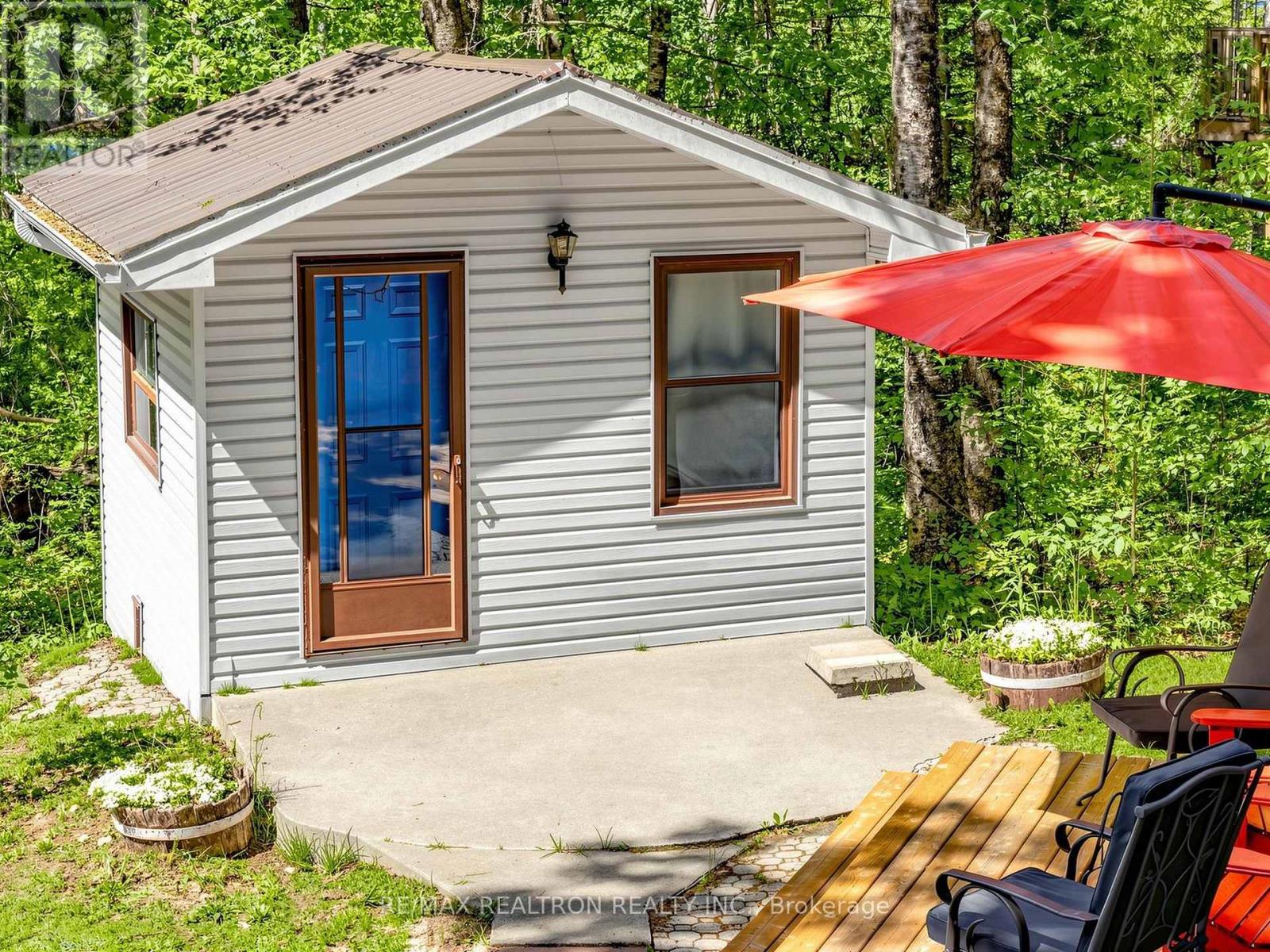 286 EDWINA DRIVE - 32