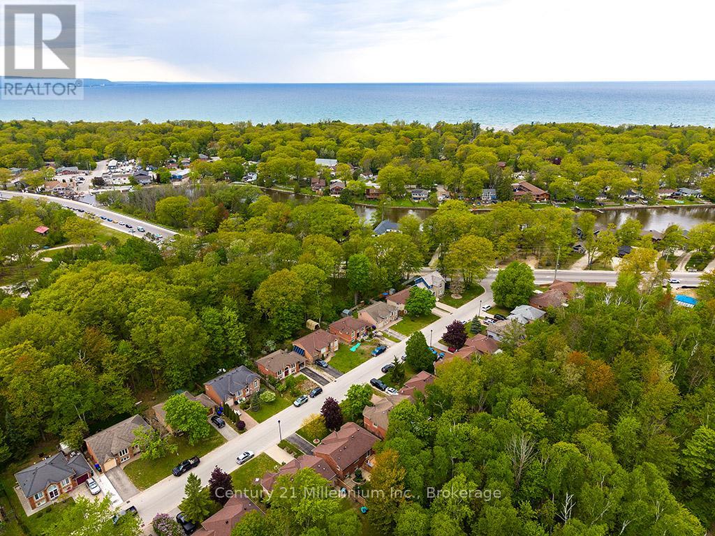 15 BRILLINGER DRIVE - 44