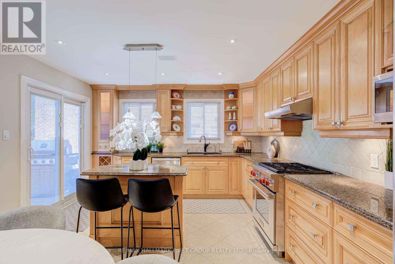 520 MCLEOD CRESCENT - 12