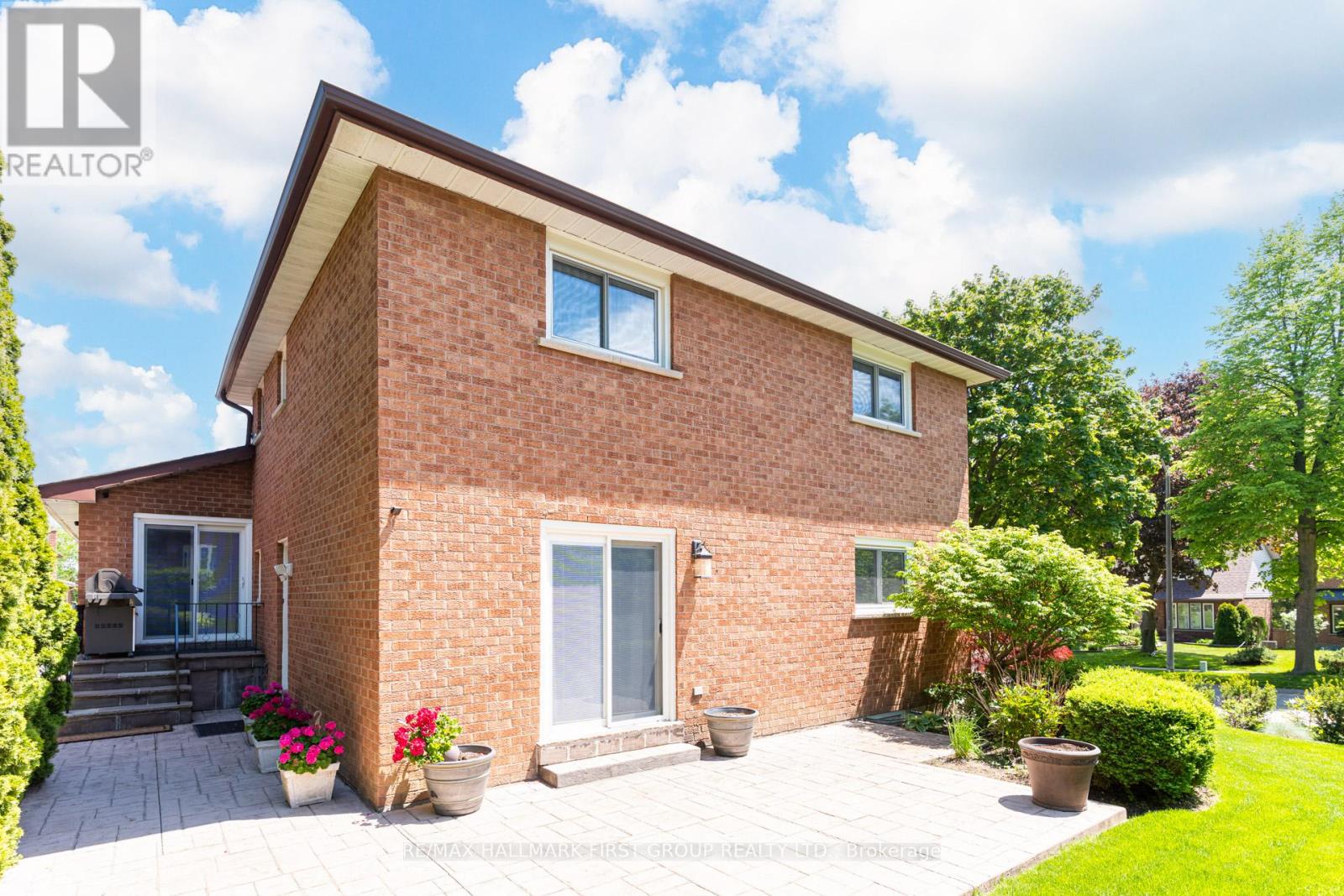520 MCLEOD CRESCENT - 27