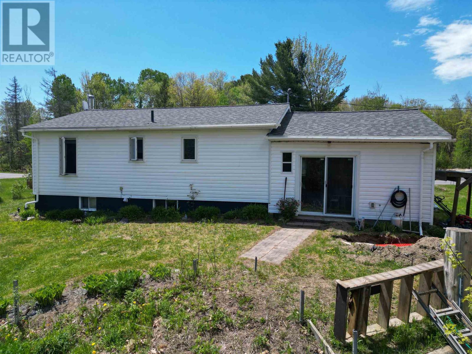 21 Eley RD - 31