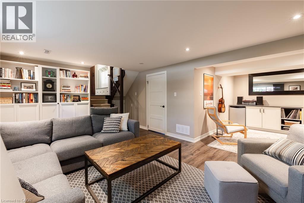 1259 RICHARDS Crescent - 25