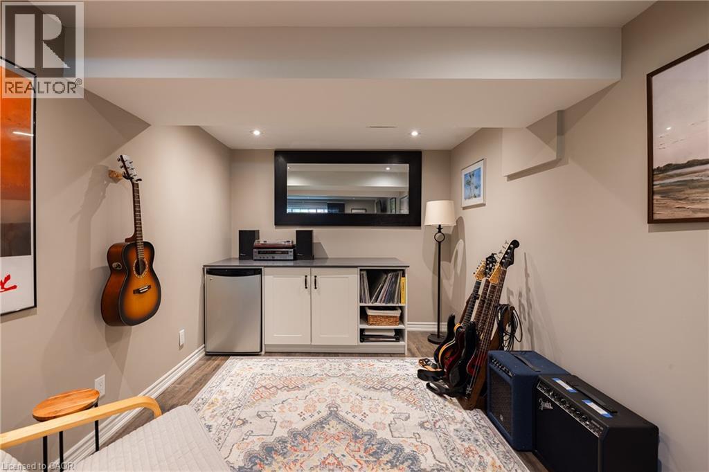 1259 RICHARDS Crescent - 26
