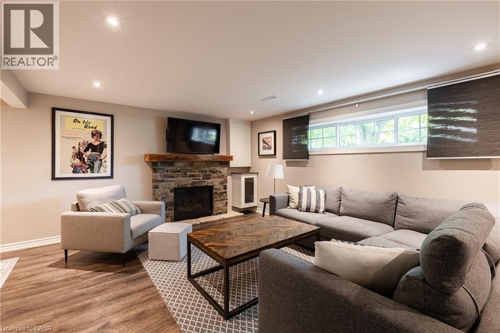 1259 RICHARDS Crescent - 23