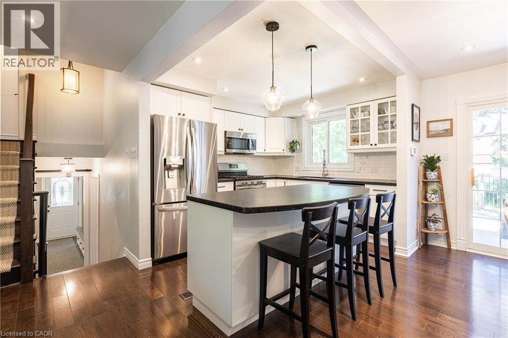 1259 RICHARDS Crescent - 10
