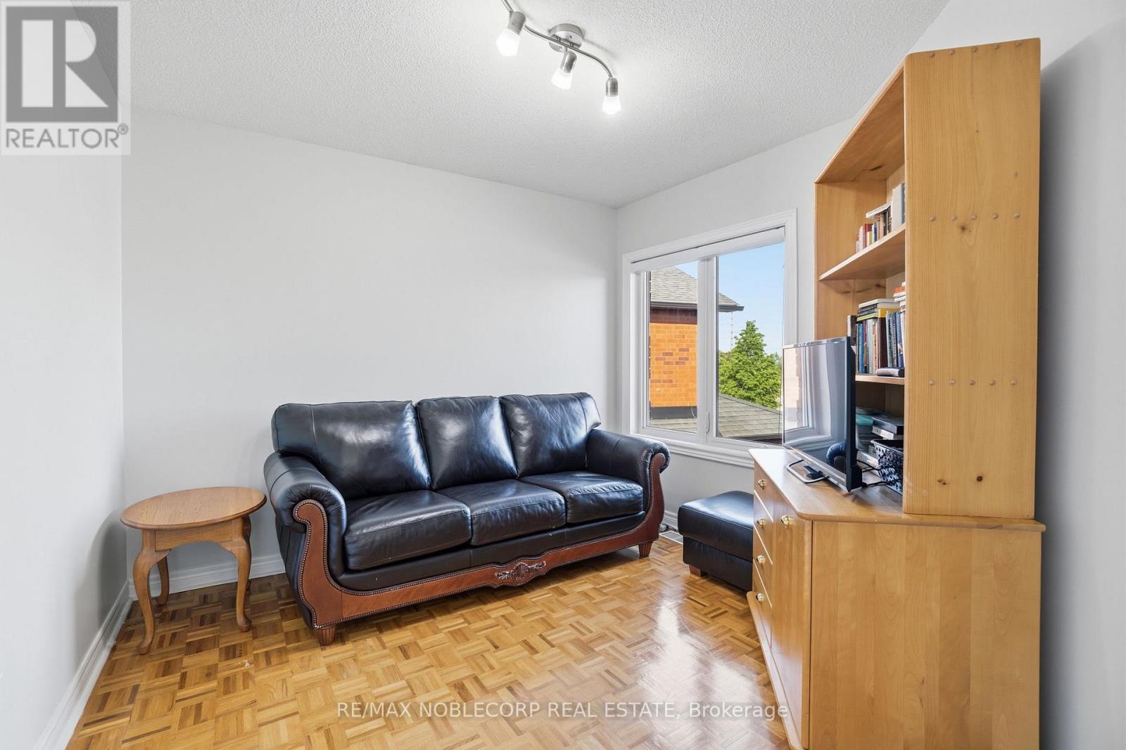 13 HARVESTVIEW AVENUE - 30