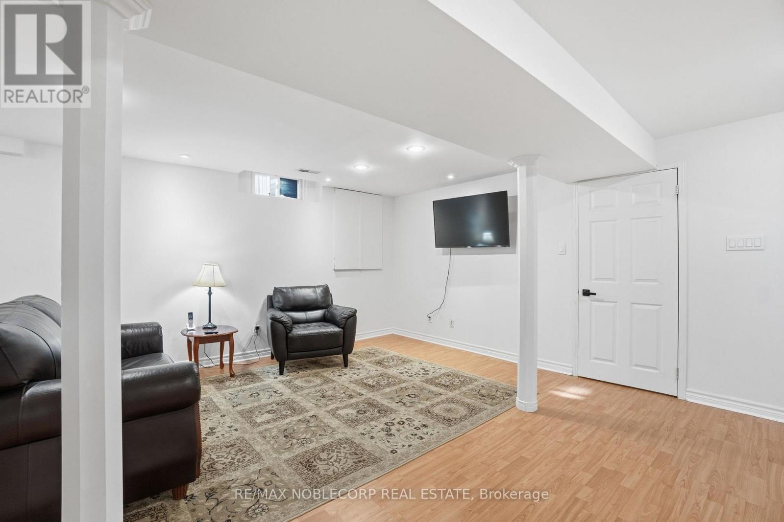 13 HARVESTVIEW AVENUE - 32