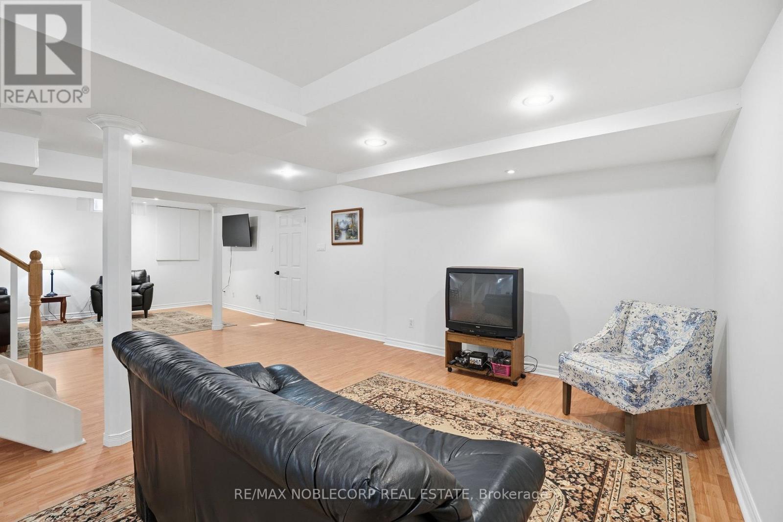 13 HARVESTVIEW AVENUE - 34
