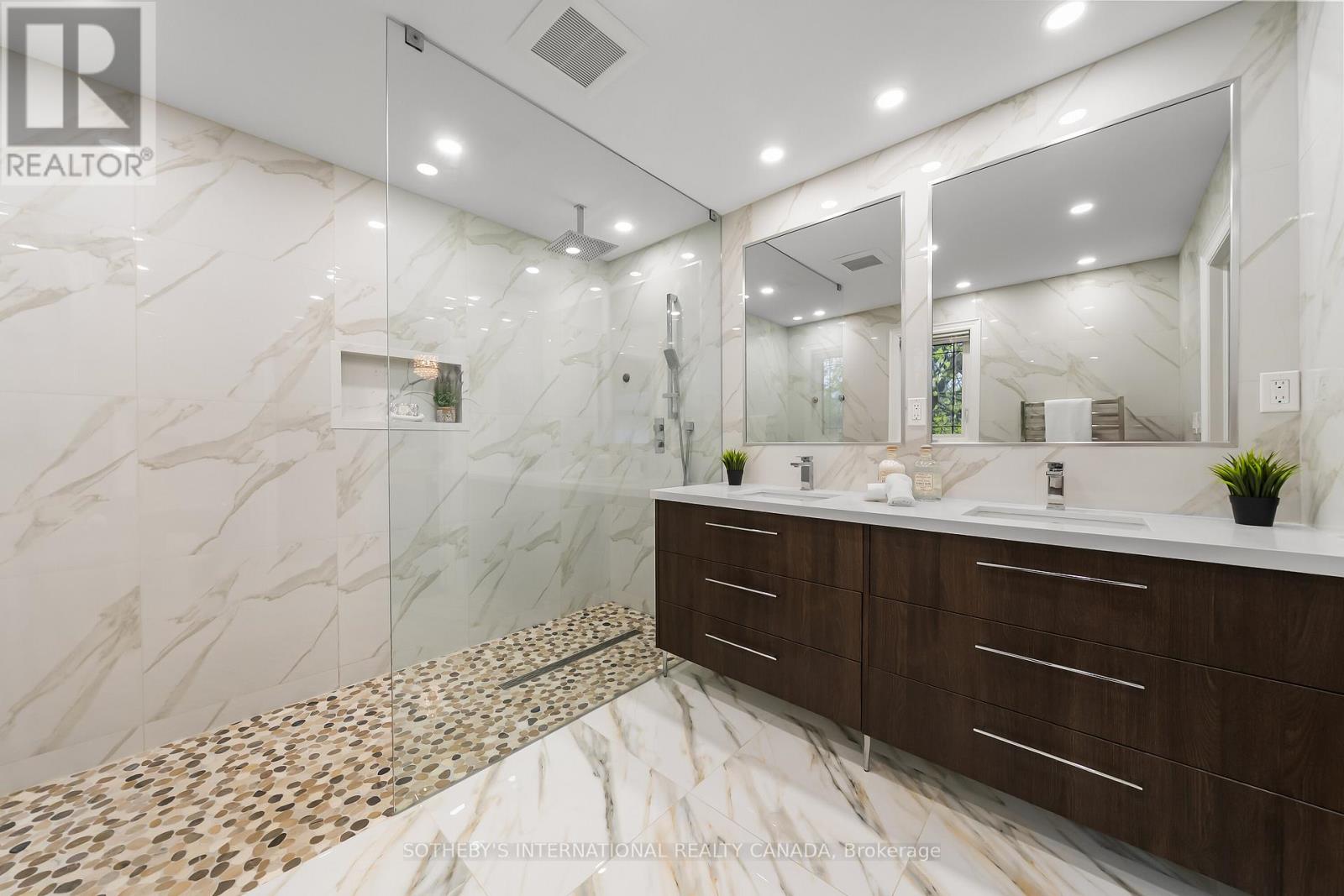 262 MARTIN GROVE ROAD - 24