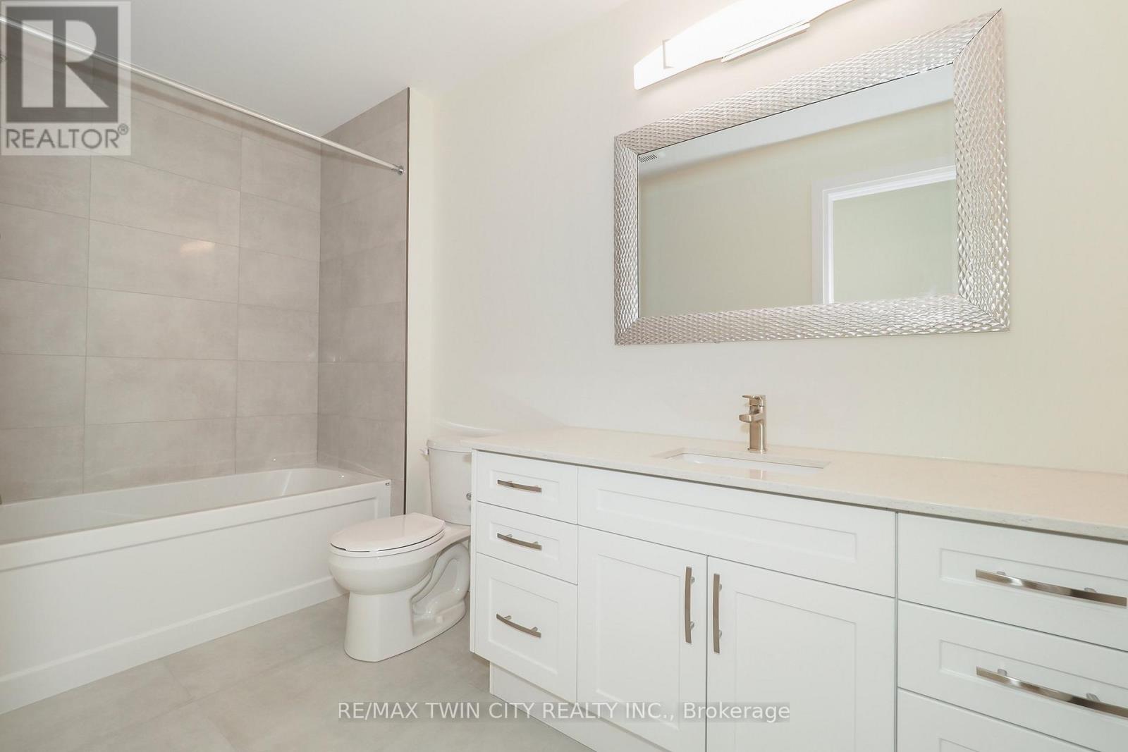 220 JEFFREY PLACE - 33