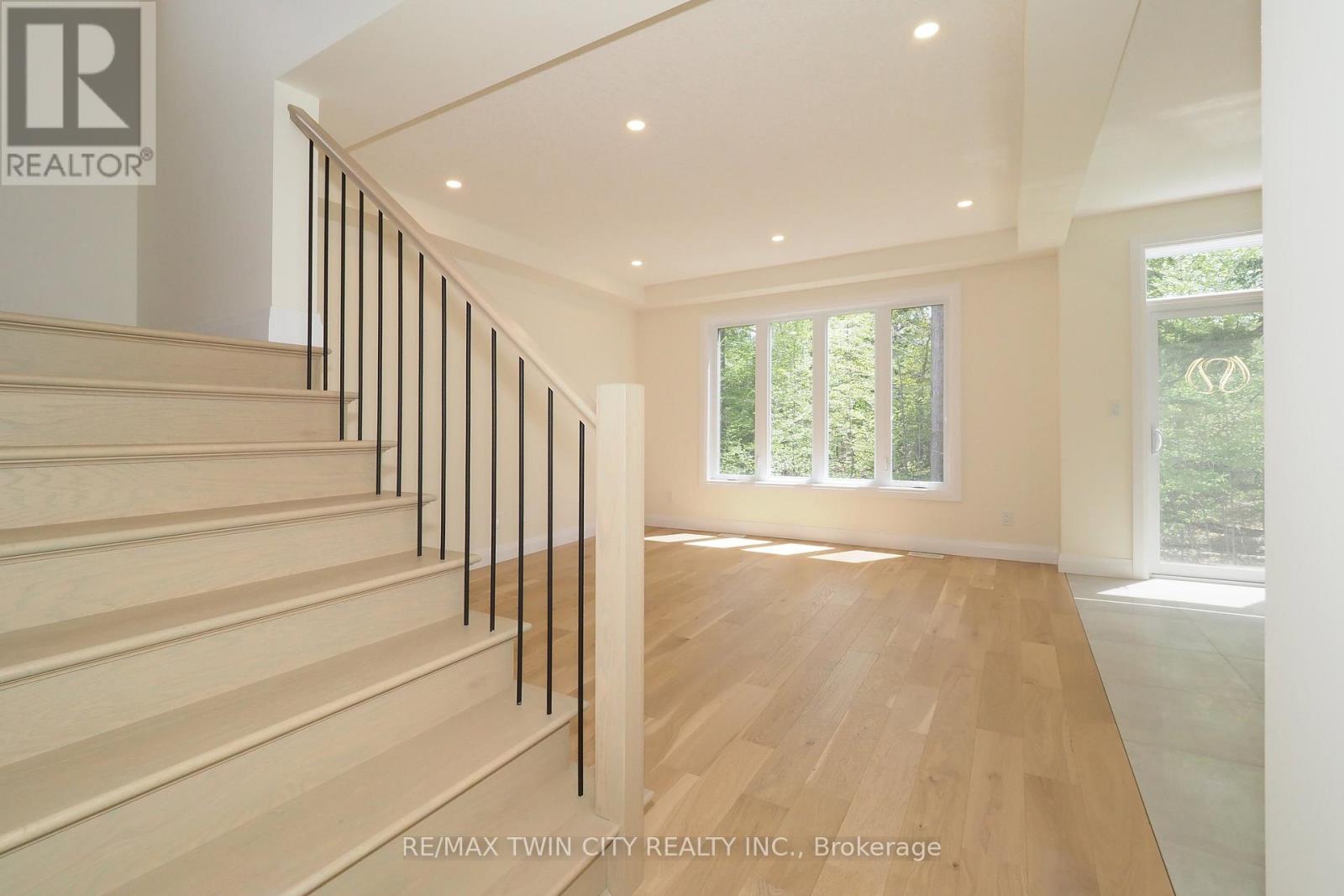 220 JEFFREY PLACE - 7