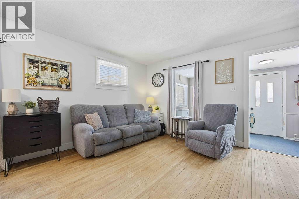 463 CONFEDERATION STREET - 11