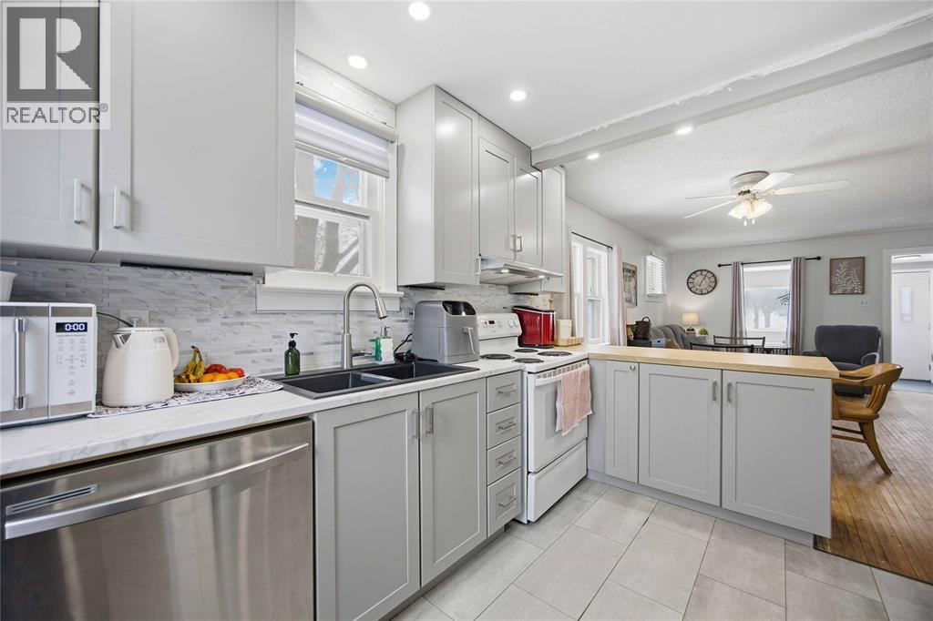 463 CONFEDERATION STREET - 8