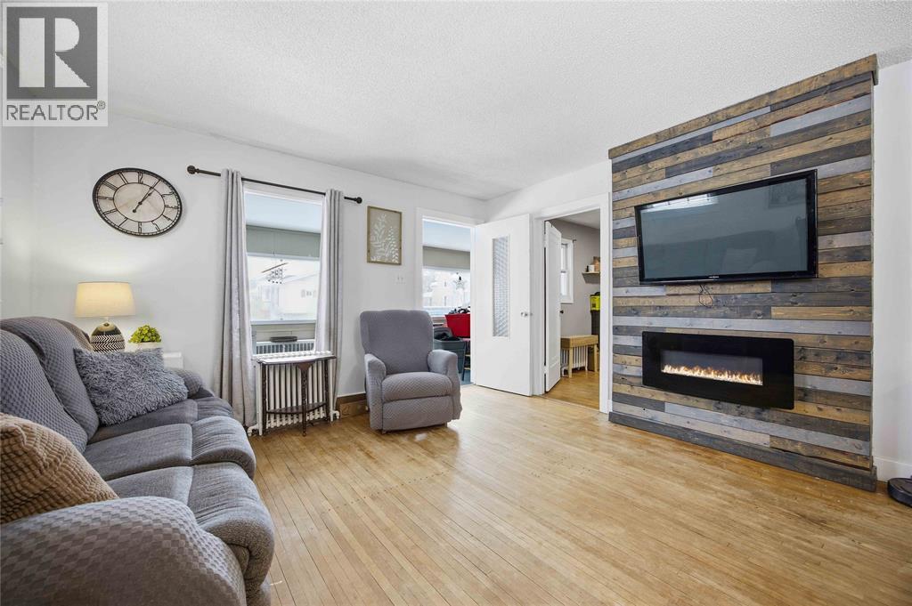 463 CONFEDERATION STREET - 14