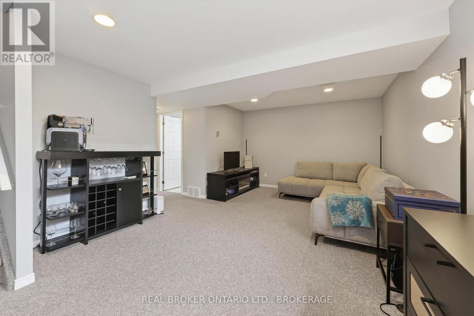 1526 FRANK COURT - 24
