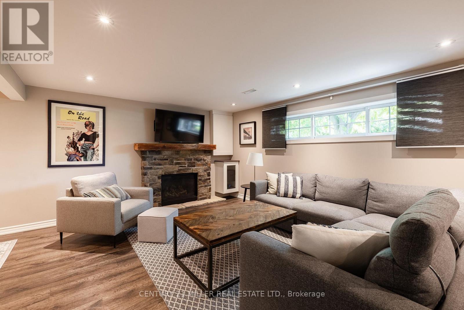 1259 RICHARDS CRESCENT - 23
