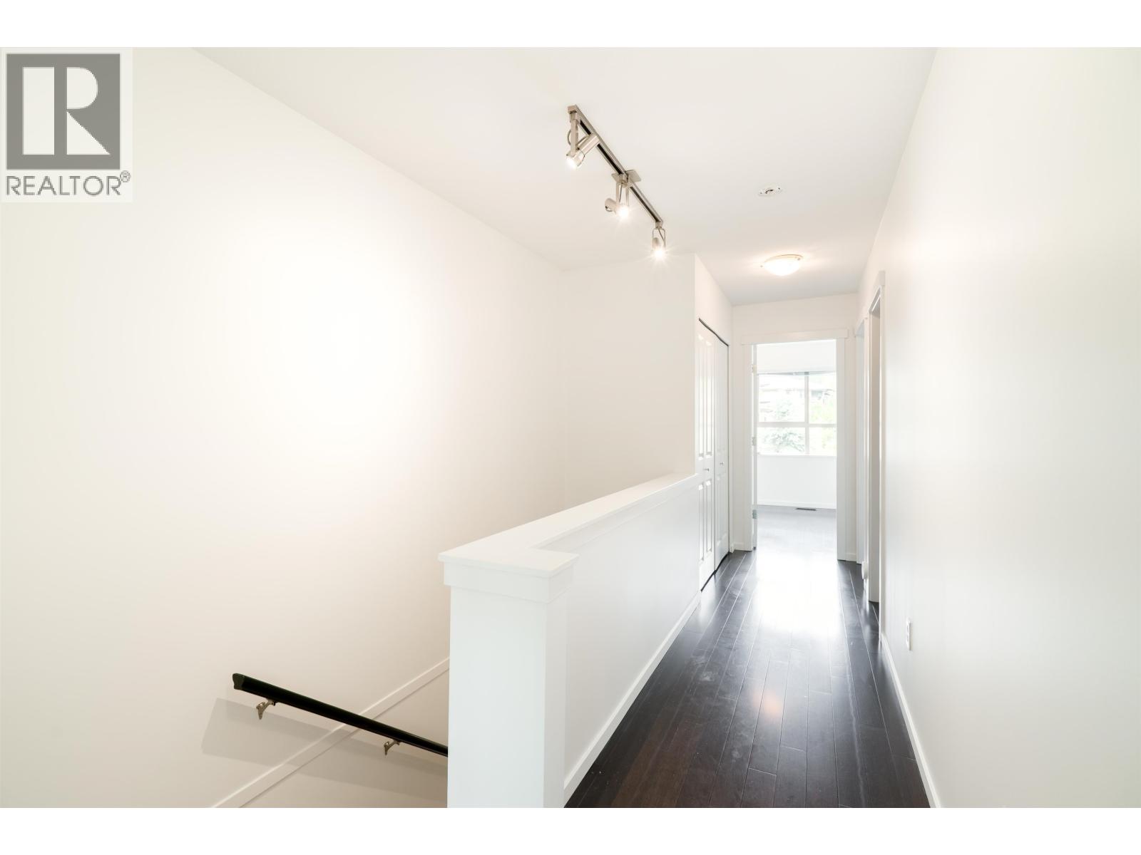 98 100 KLAHANIE DRIVE