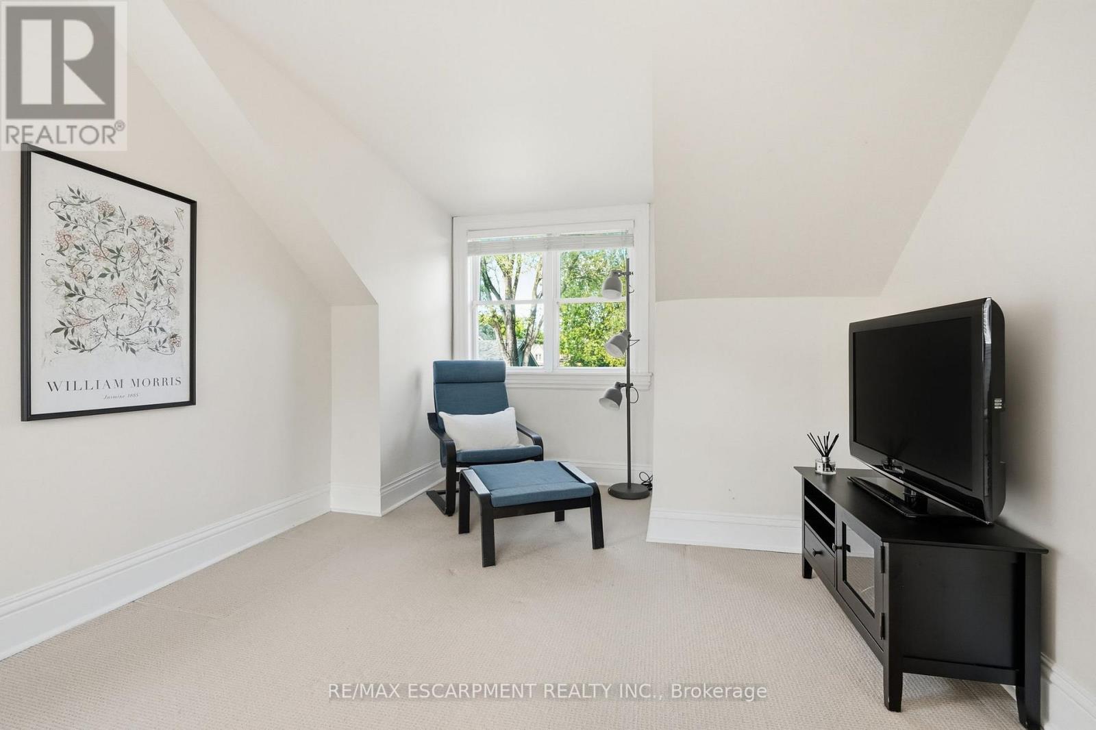 314 HESS STREET S - 35