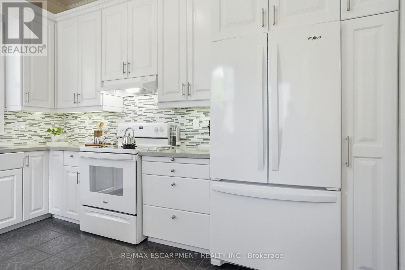 314 HESS STREET S - 15
