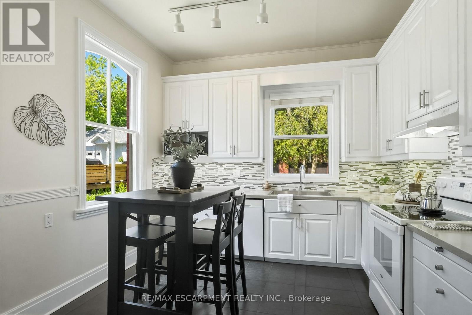 314 HESS STREET S - 14