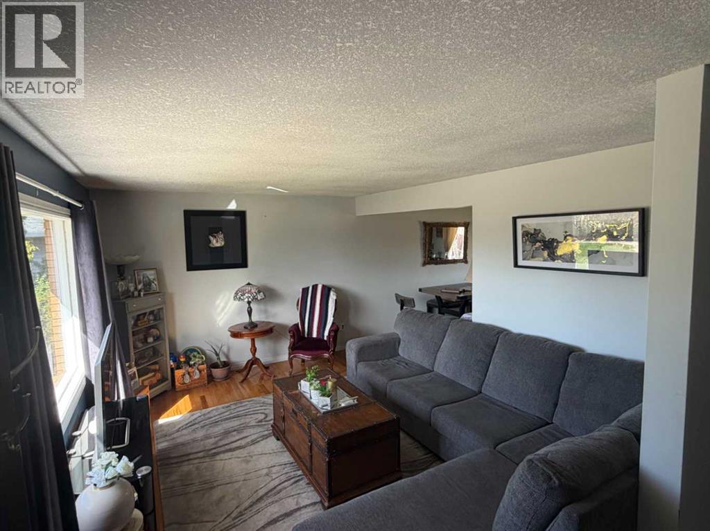 1481 9 Avenue NE - 2