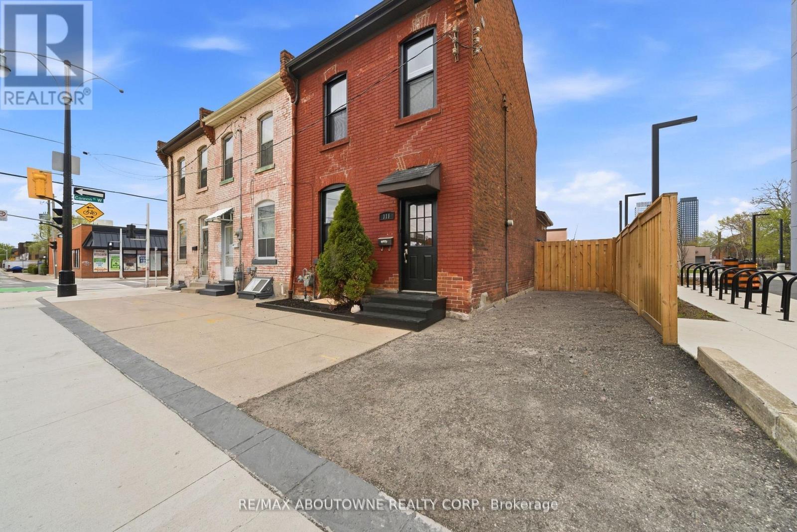 116 BAY STREET N