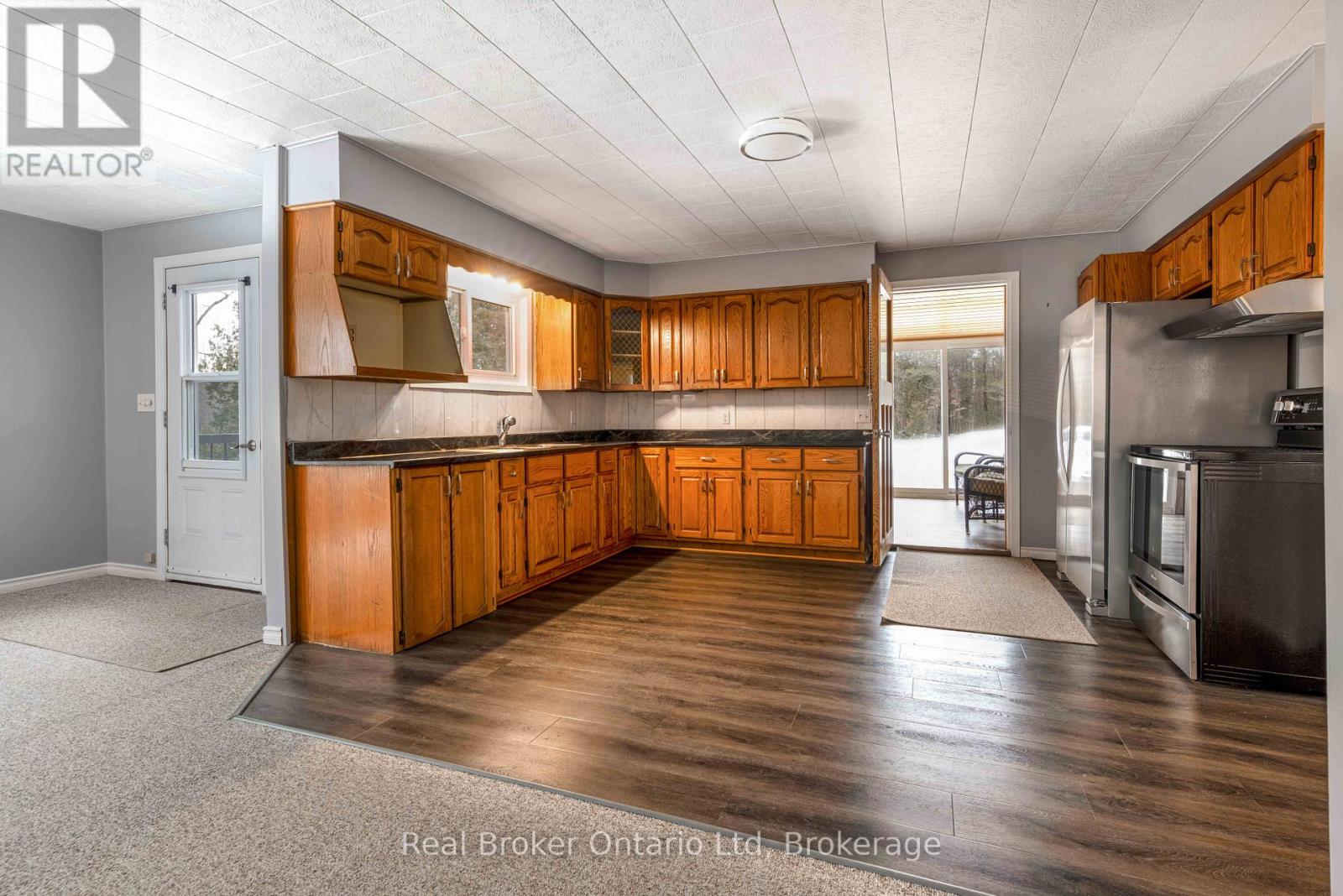16 TWIN RIVER DRIVE N - 6