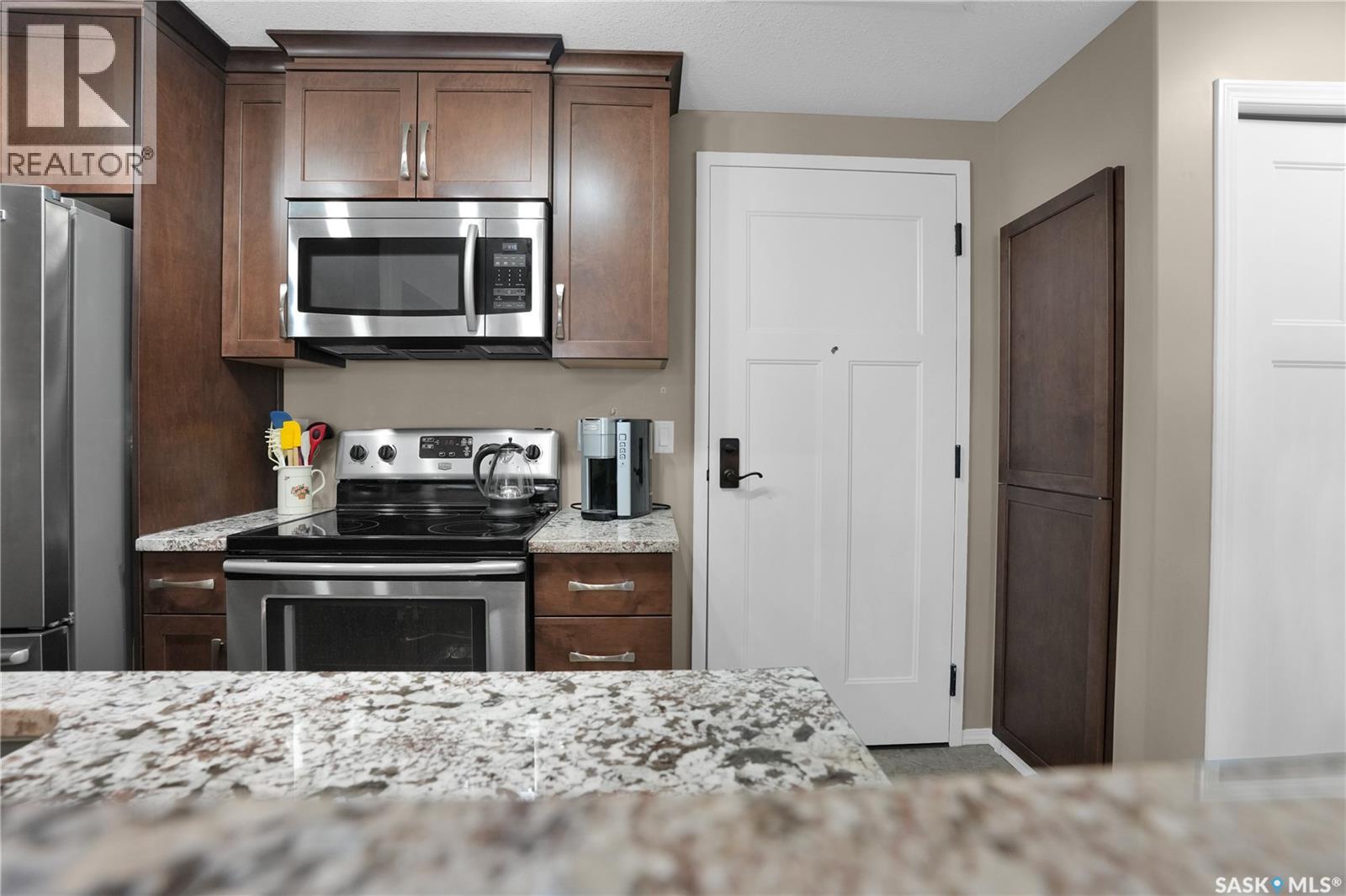 407 1220 Blackfoot DRIVE — photo 9