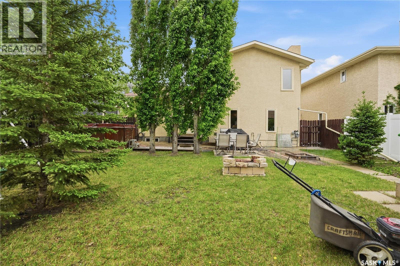 2646 Crocus DRIVE E - Image 3