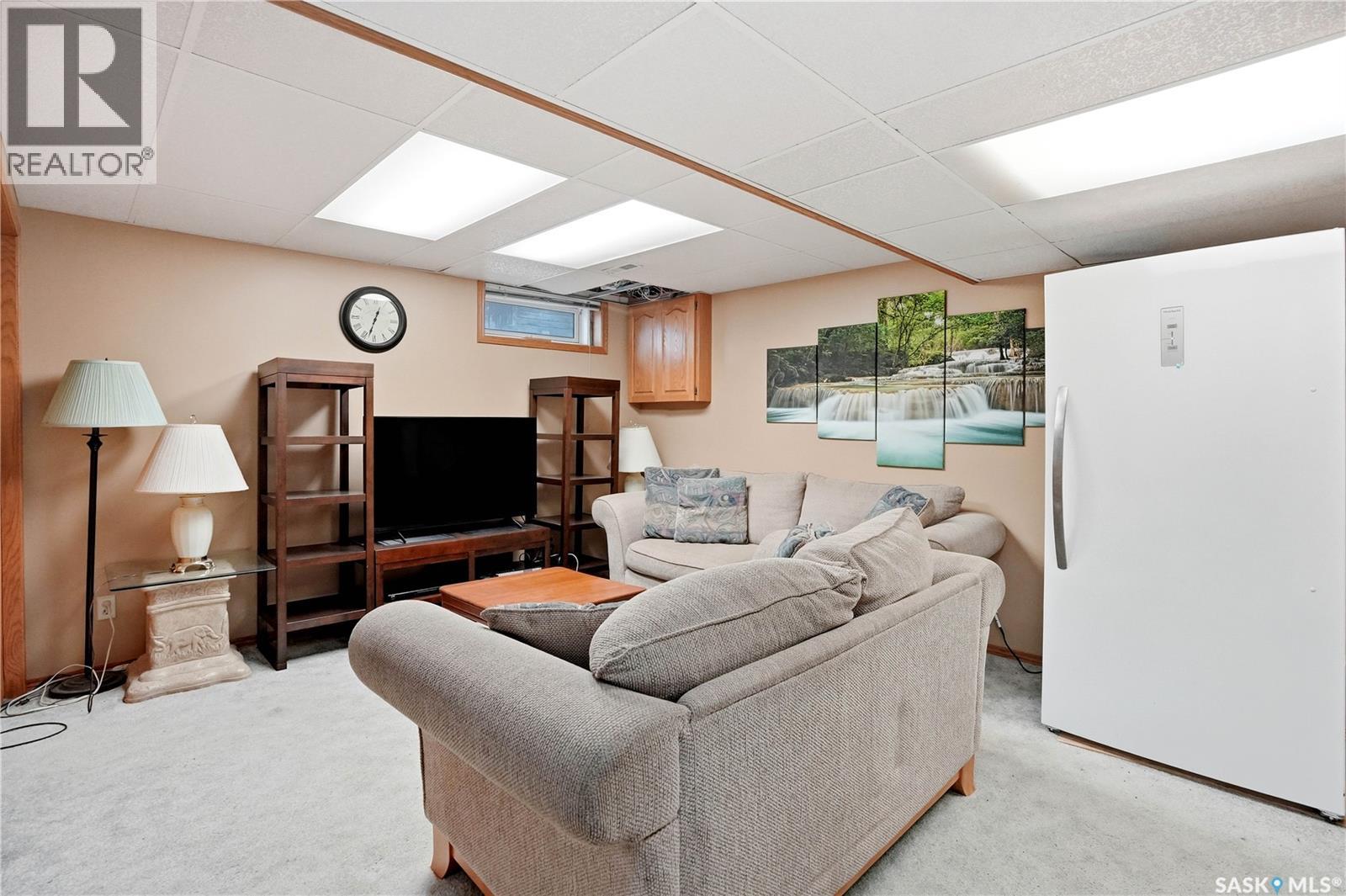2646 Crocus DRIVE E - 35