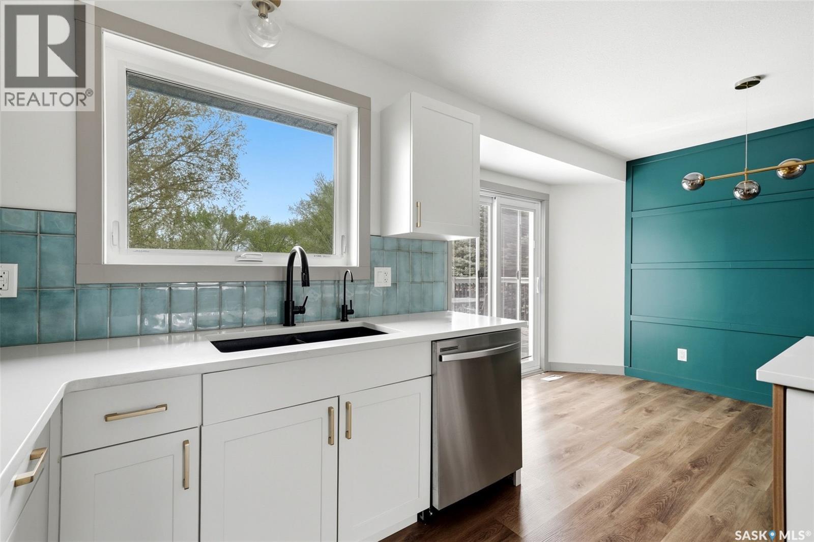 306 Howe PLACE - 10