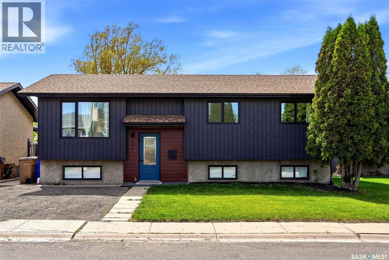 306 Howe PLACE - 2