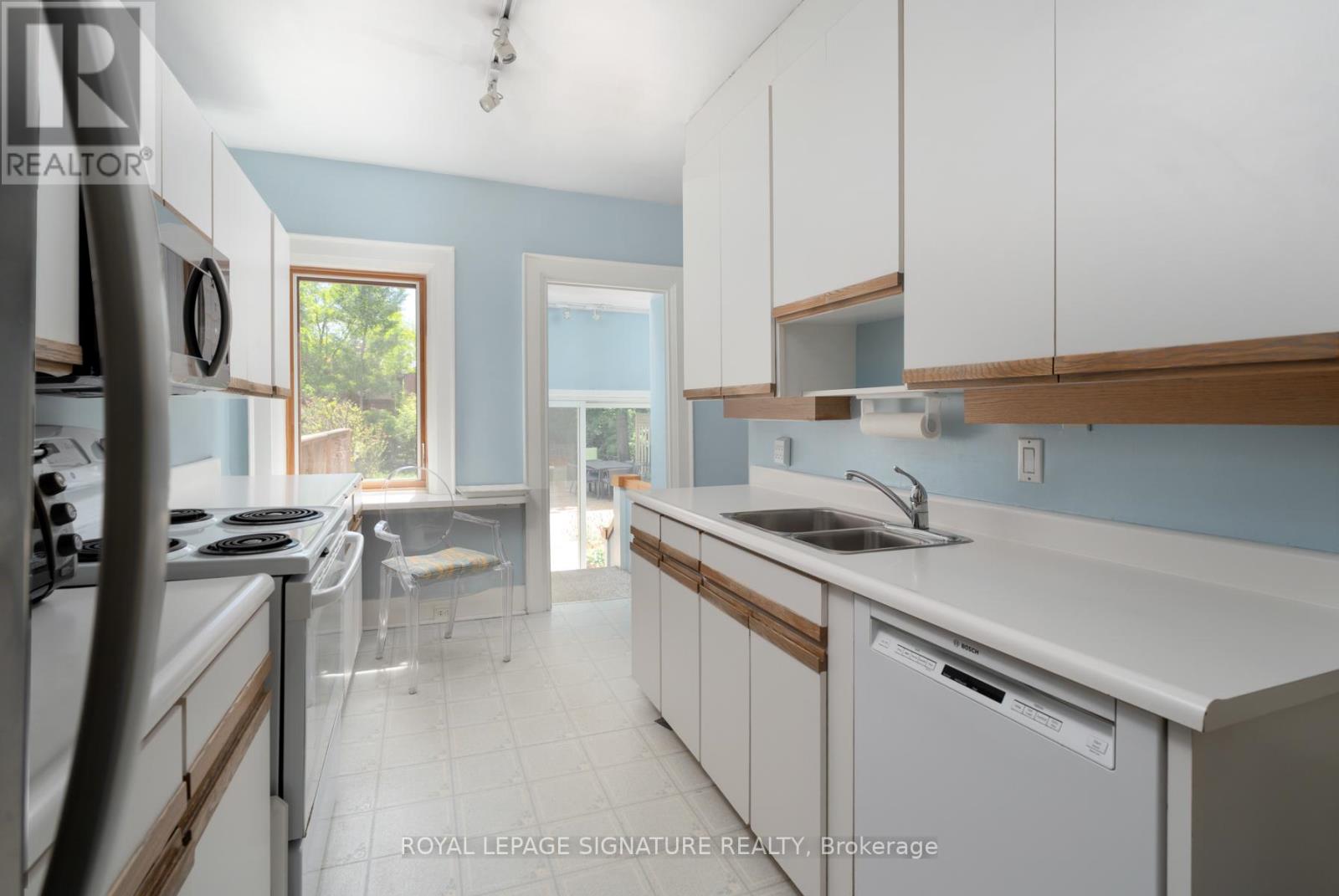101 DELORAINE AVENUE - 17