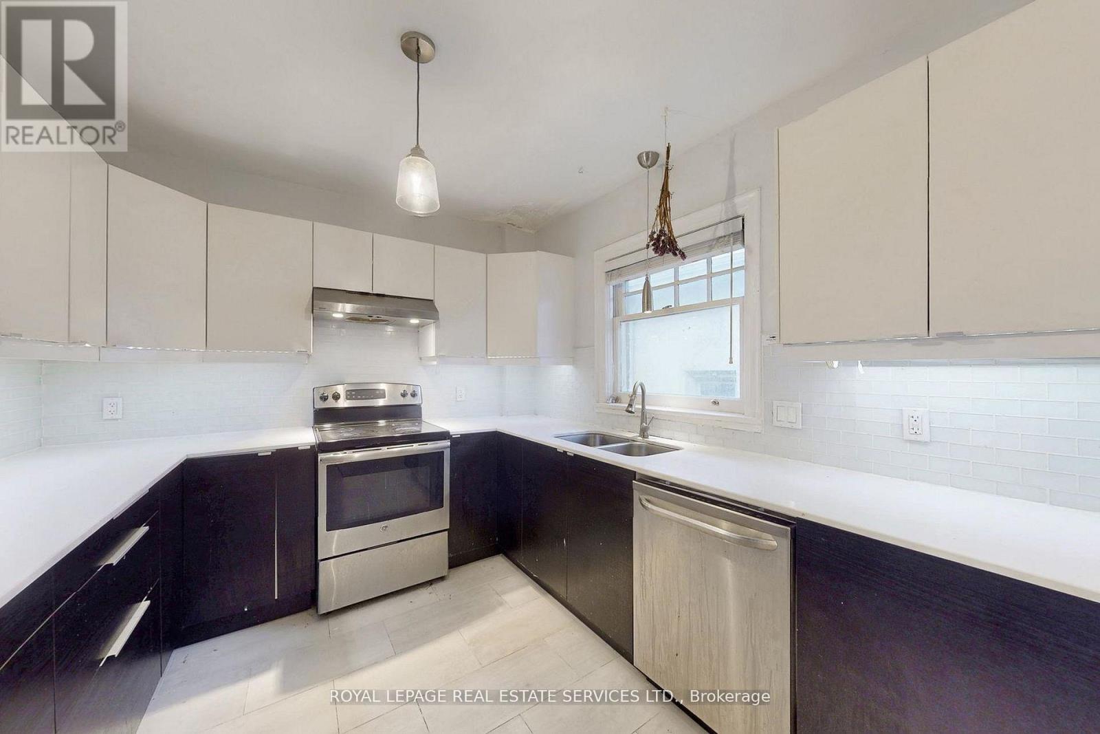 89 ORIOLE PARKWAY - 21