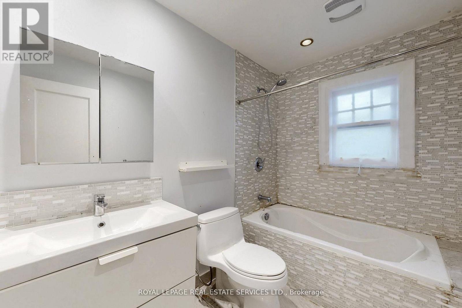 89 ORIOLE PARKWAY - 26