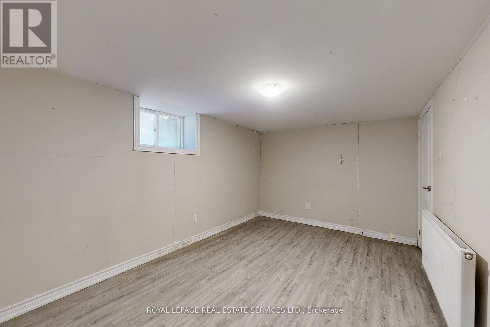 89 ORIOLE PARKWAY - 33