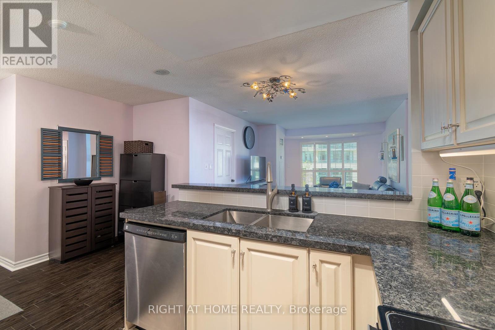 #210 7 LORRAINE DRIVE - 16