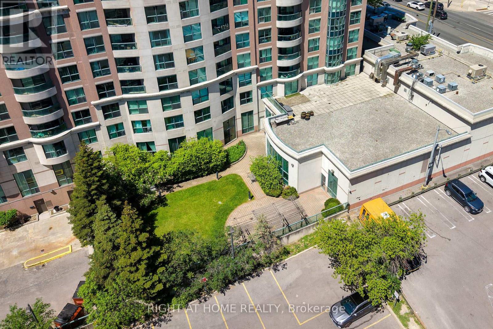 #210 7 LORRAINE DRIVE - 36