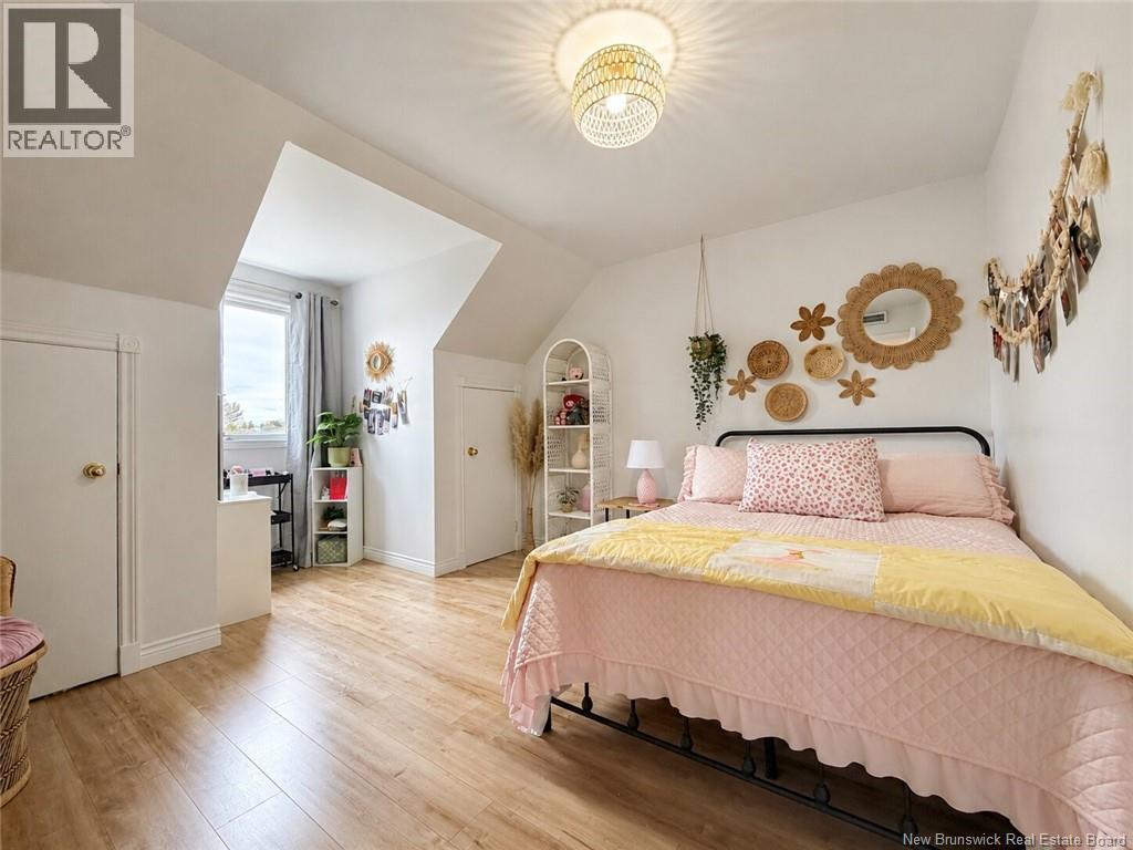 1160 Riverside - 35