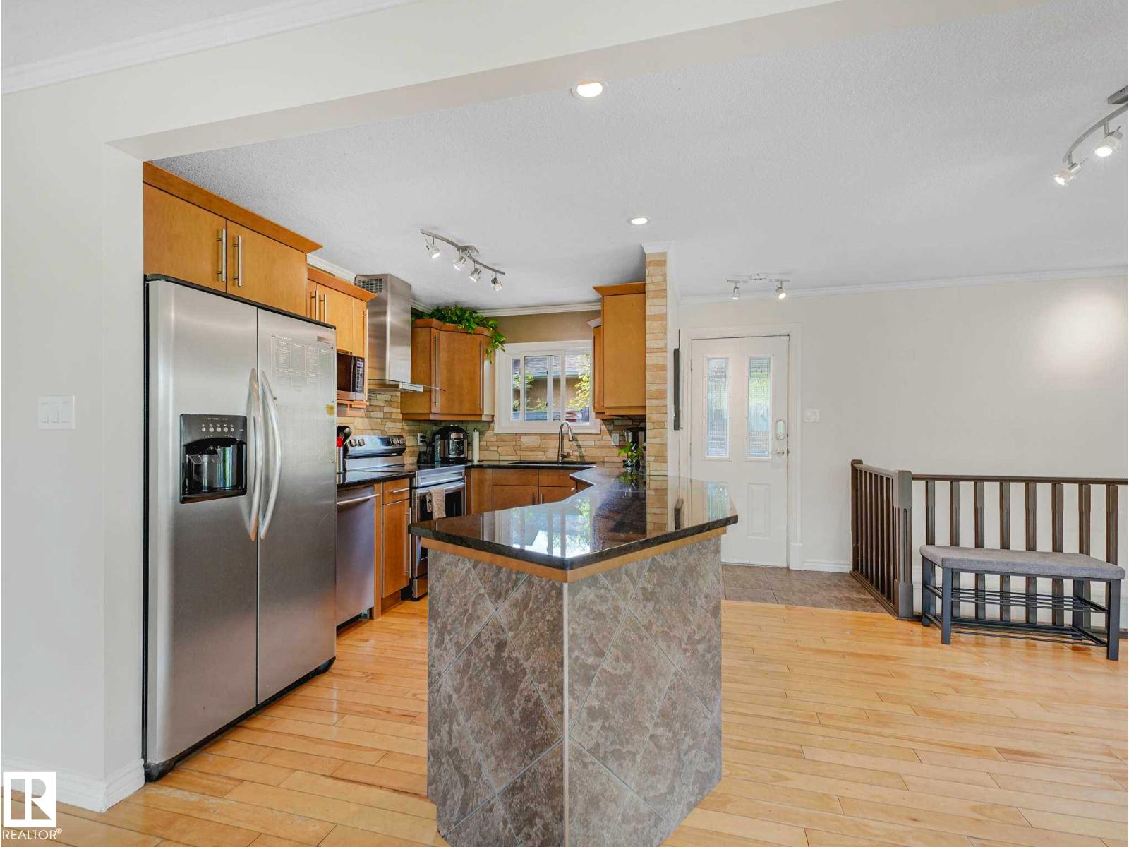 8311 96 AV NW NW - 14