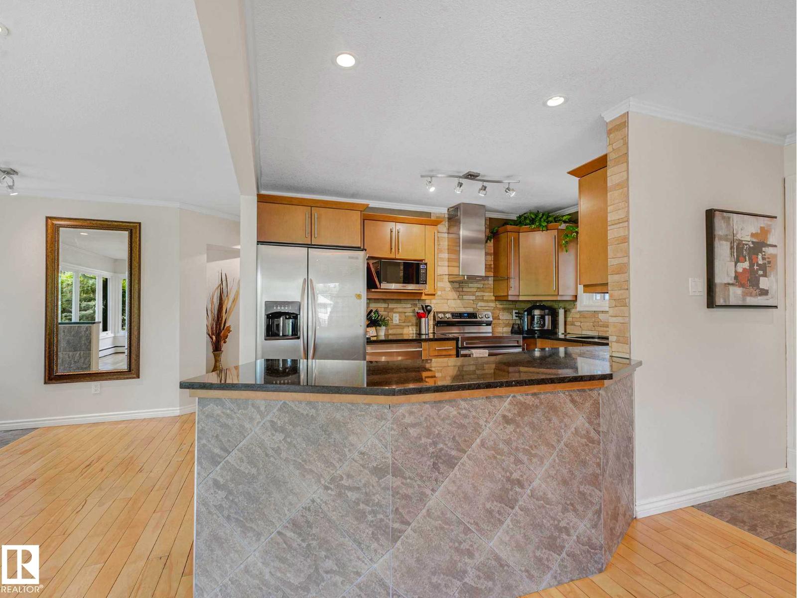 8311 96 AV NW NW - 15