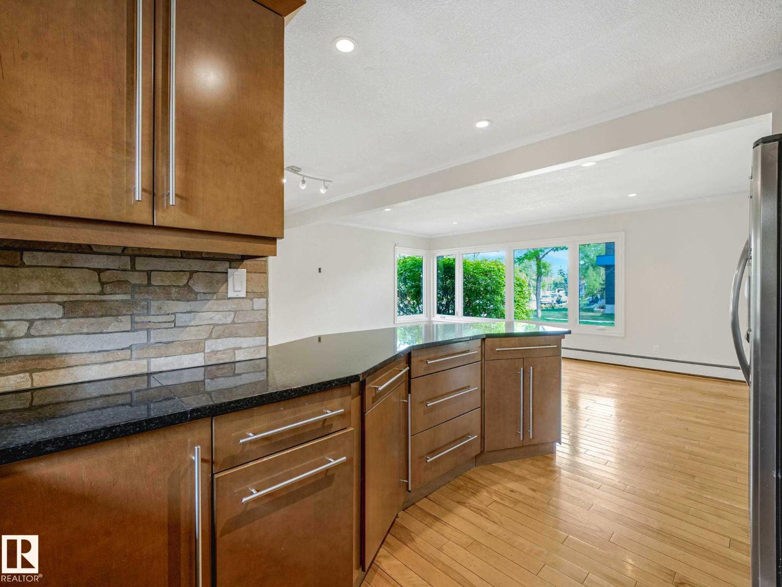 8311 96 AV NW NW - 19