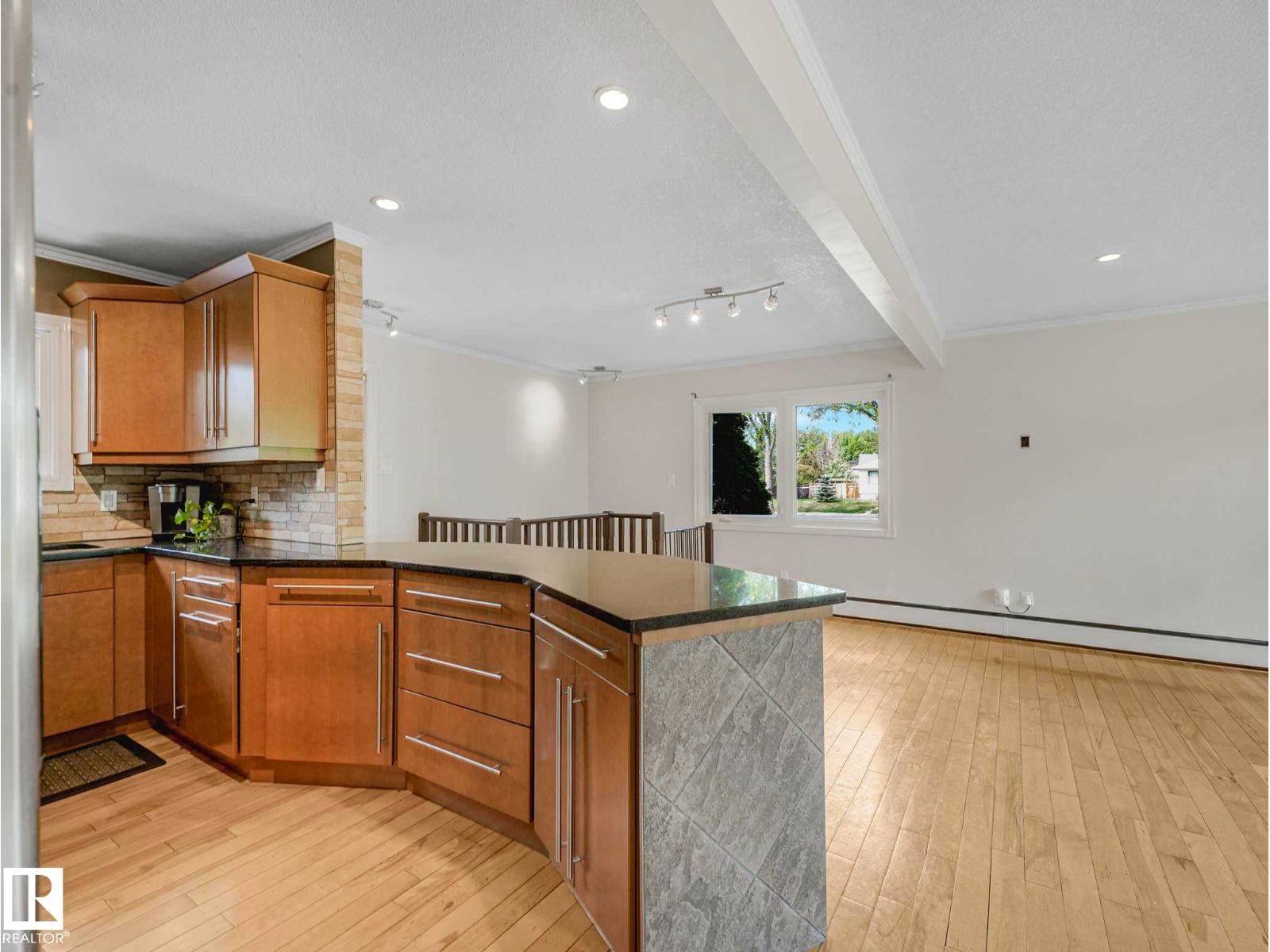 8311 96 AV NW NW - 13